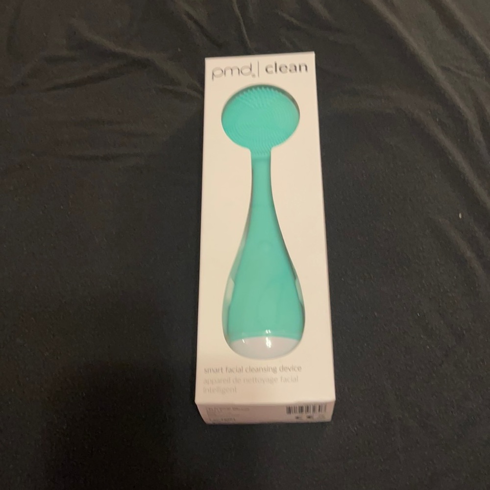 Pmd clean facial cleansing device